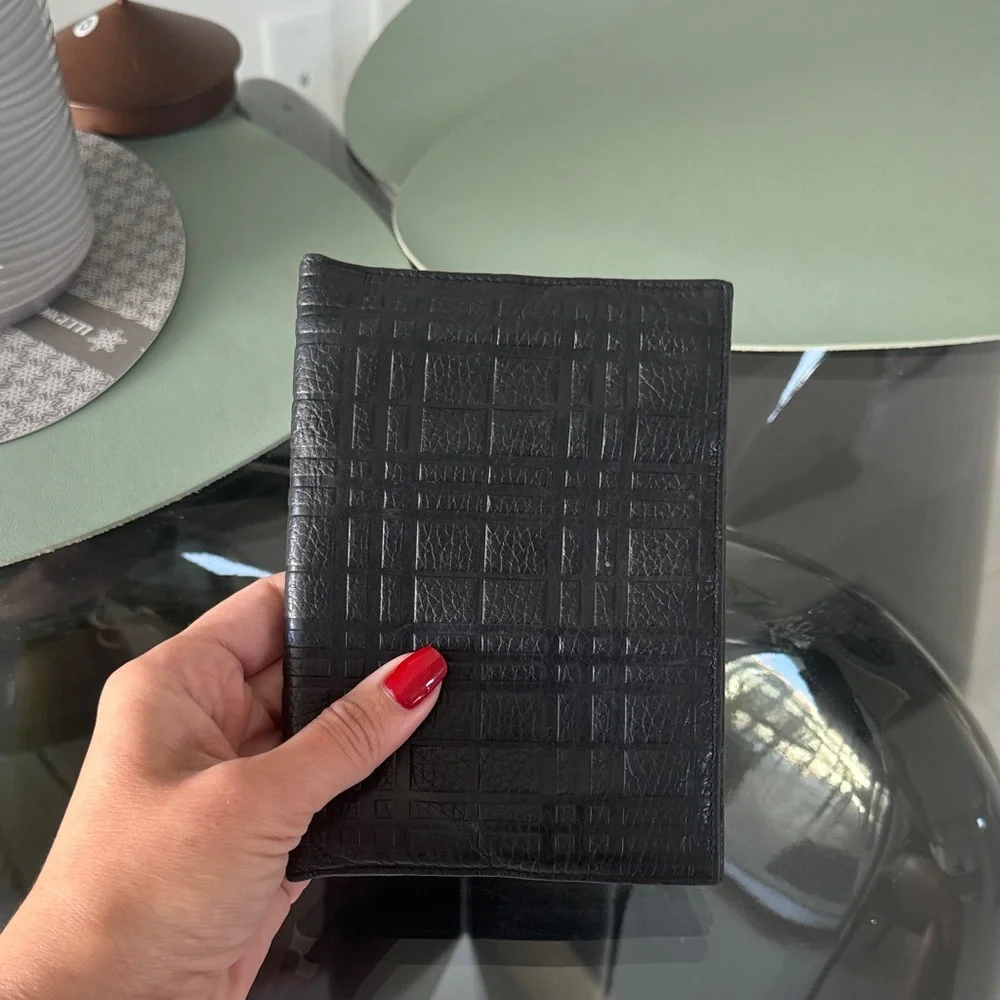 Burberry London Black Leather Passport Holder / Travel Document Wallet - Picture 5 of 7